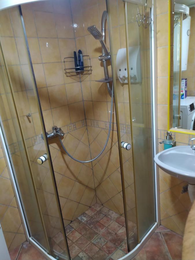Lenilenii Bungalow Jajce Buitenkant foto